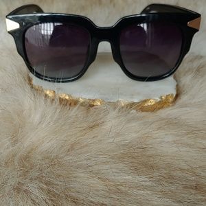 BCBGMAXAZRIA black sunglasses